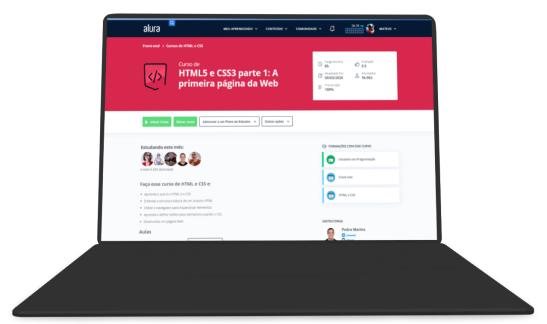 Um notebook com um curso da alura aberto na tela